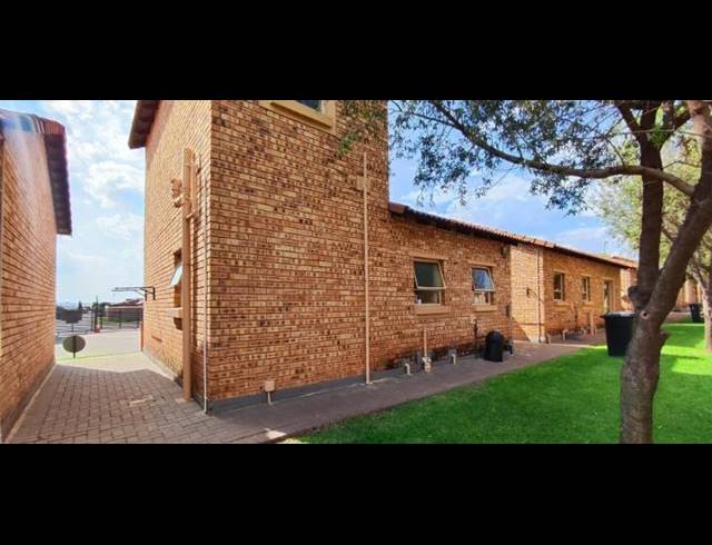 3 BEDROOM HOUSE FOR SALE IN DAWN PARK EXT